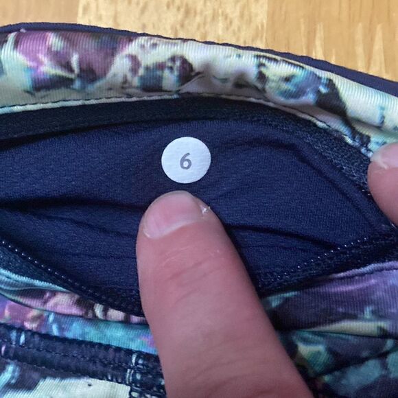 Lululemon capri tights workout pants multicolor size 6 - Picture 5 of 6